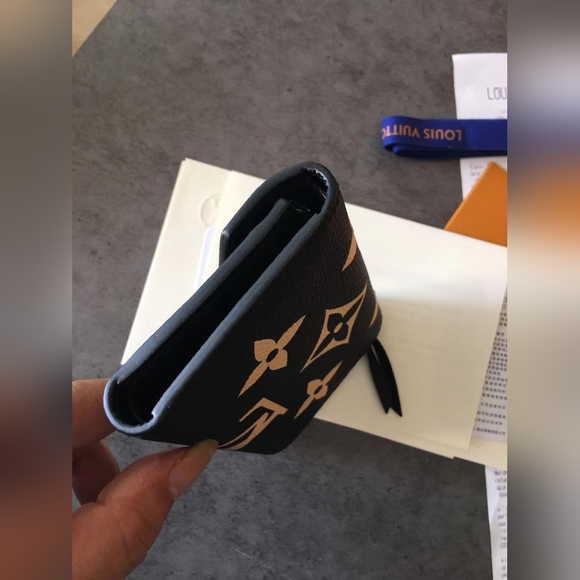 Louis Vuitton Victorine Wallet - Picture 6 of 10